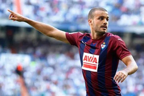 西甲小曹买的股份,90年代末收购西甲球队需要多少钱