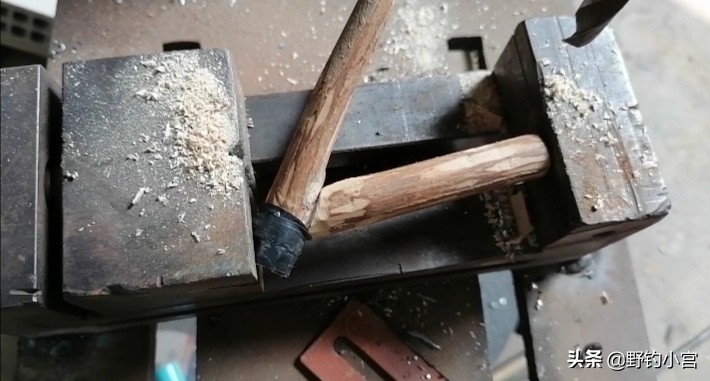 钓鱼怎么用鱼竿支架最好,鱼竿支架怎么用最好用