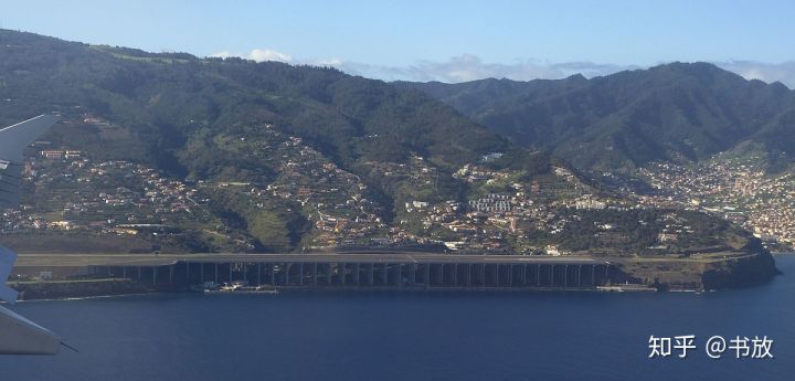 世界上十大危险机场的视频,世界公认最危险的十大机场