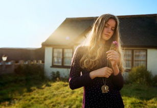 抑郁自卑怎么快速走出来,怎样不自卑不自信走出来