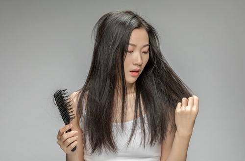 头发太干枯毛躁怎么做柔顺,染发头发干枯毛躁怎么护理