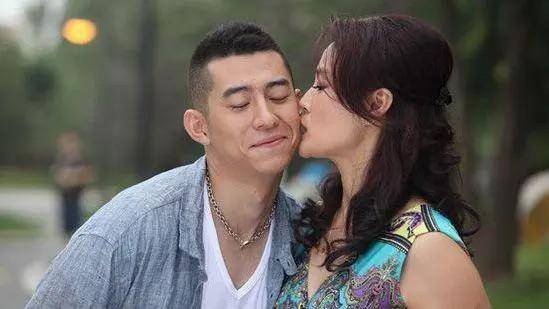 子女发现父母出轨该怎么处理,儿女发现了母亲出轨怎么办