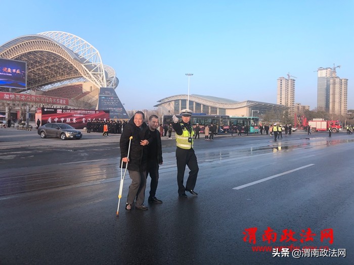 渭南高新交警大队圆满完成2019年首场足球赛安保任务