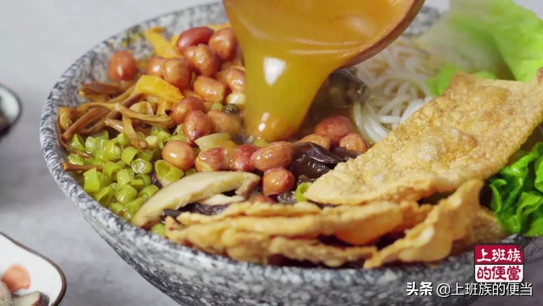 广西柳州螺蛳粉汤底是什么做的,螺蛳粉最简单做法懒人必备