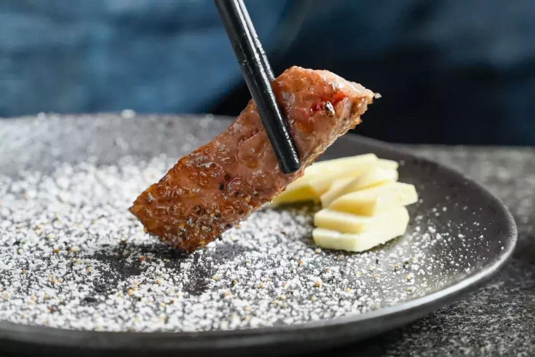 这家烤肉巨头新店开业就“爆店”!现在还能免费吃肉,这也太棒了