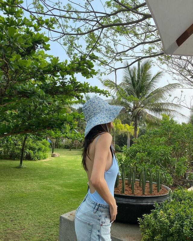 吴千语晒照自己打扮漂亮,吴千语深夜拍落寞照