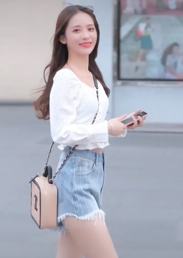 快快收起你的AJ，现在流行短靴＋“蛋花袜”，露出1cm更潮