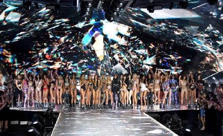 fantasy维密大秀,17年维密大秀最贵的内衣