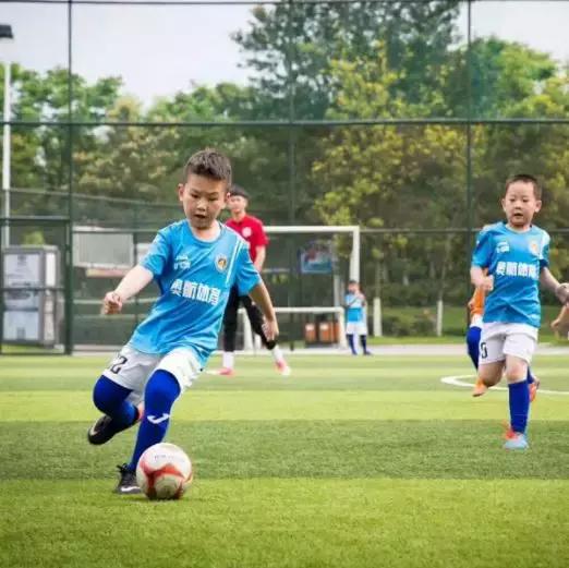 南充奥航足球俱乐部训练营,四川南充奥航足球俱乐部杨翔
