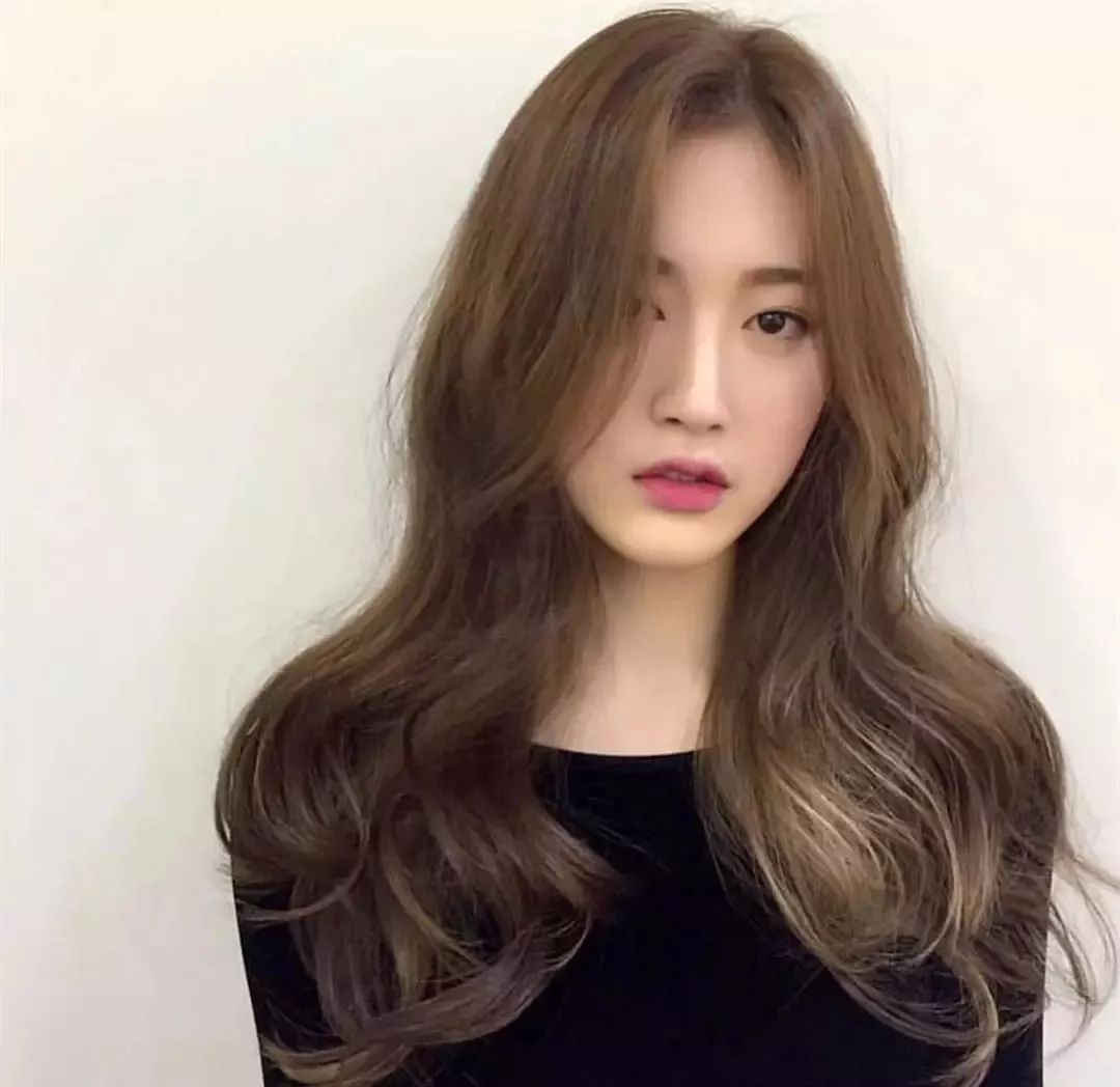 脸型长脖子长适合剪短发,脸型比较小适合剪短发吗