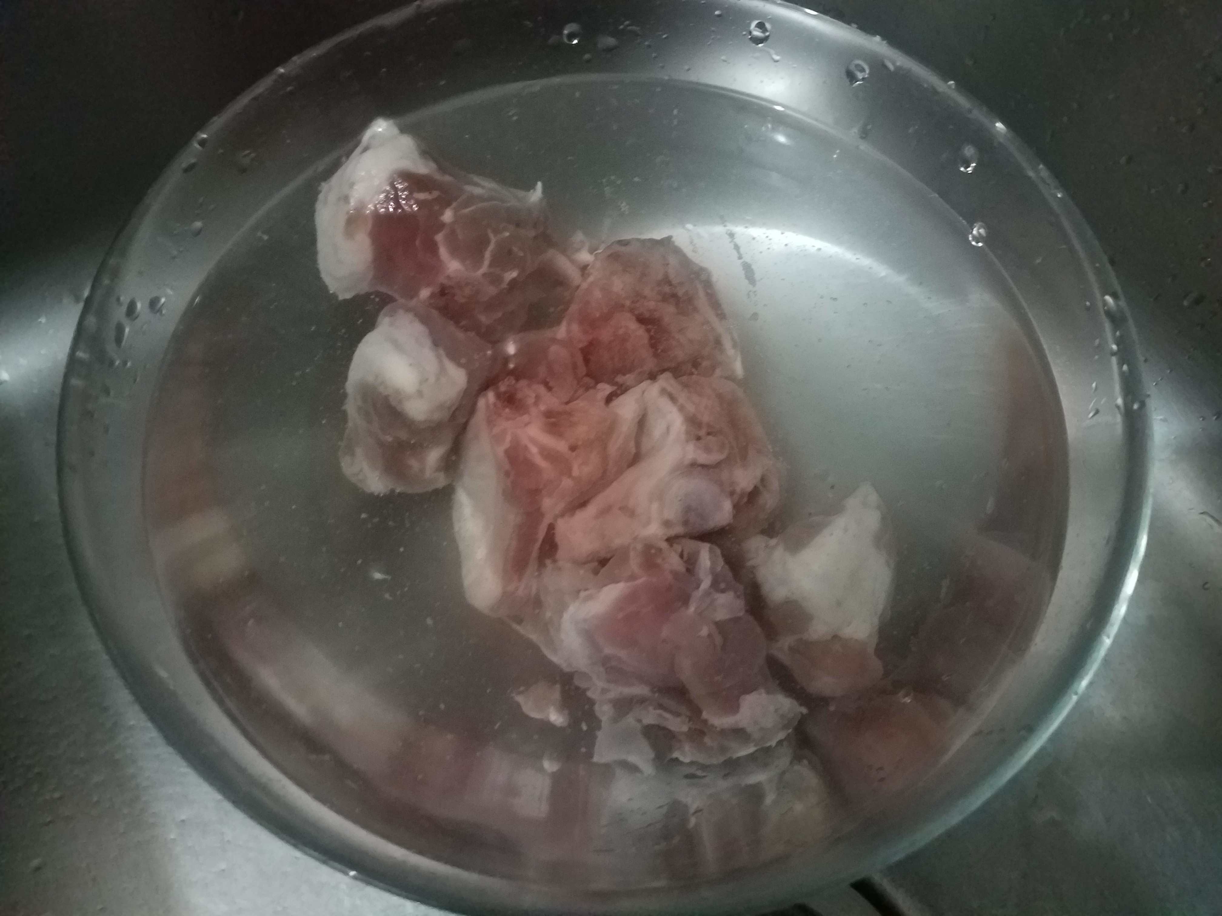 面包机也可以做煲仔饭哟，排骨黑米煲仔饭，就是这么的简单好吃