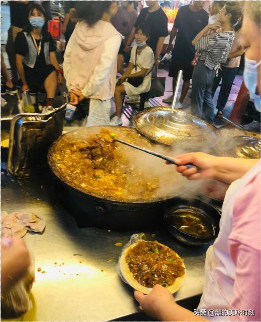 开封小吃街炒凉粉,开封鼓楼小吃夜市