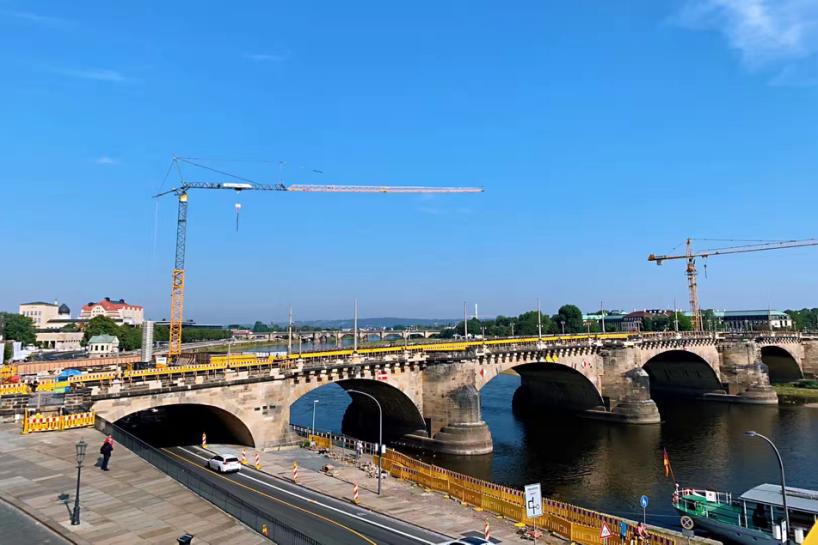 我用我自己挣的钱去旅游,拼搏四年去欧洲