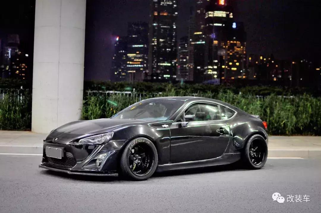 丰田86轮毂装18寸还是17寸好,丰田86加宽体