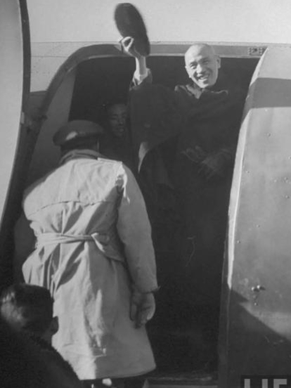 蒋介石最后逃离大陆时，座机差一点被打下，*剑英叶**为什么不开炮？