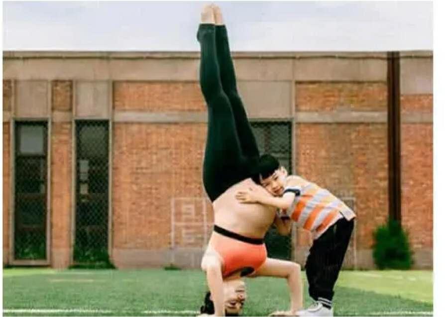 刘璇倒立晒孕肚做瑜伽照,刘璇挺孕肚倒立劈叉