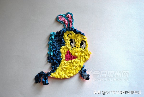 用圆纸片手工制作圣诞贴画,奇妙的纸片贴画手工