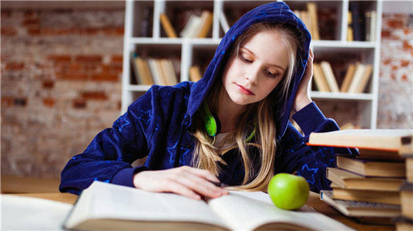 怎样在网上赚钱的技巧,在网上教你赚钱的人