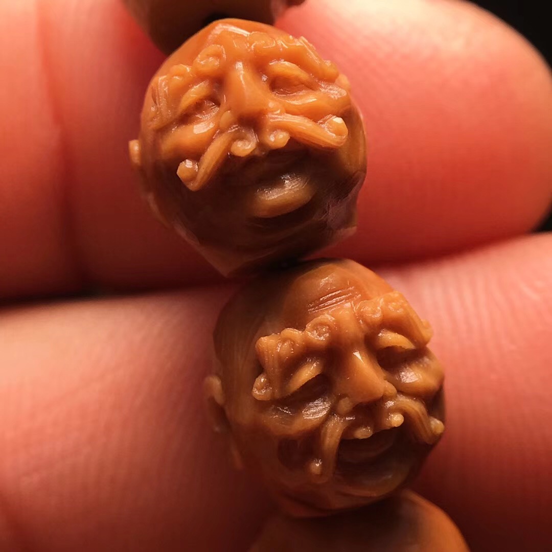 橄榄核雕手串上油盘还是干盘好看,玩文玩橄榄核雕要注意这三点
