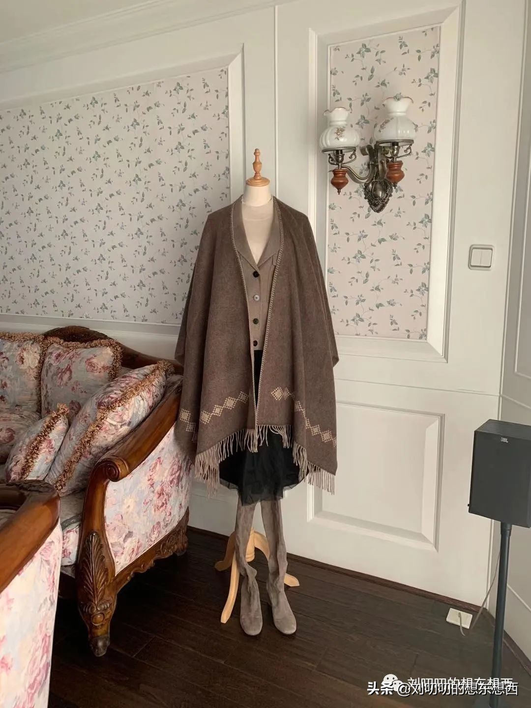 清冷风穿搭高级感冬,冬季素色长衣外套搭配