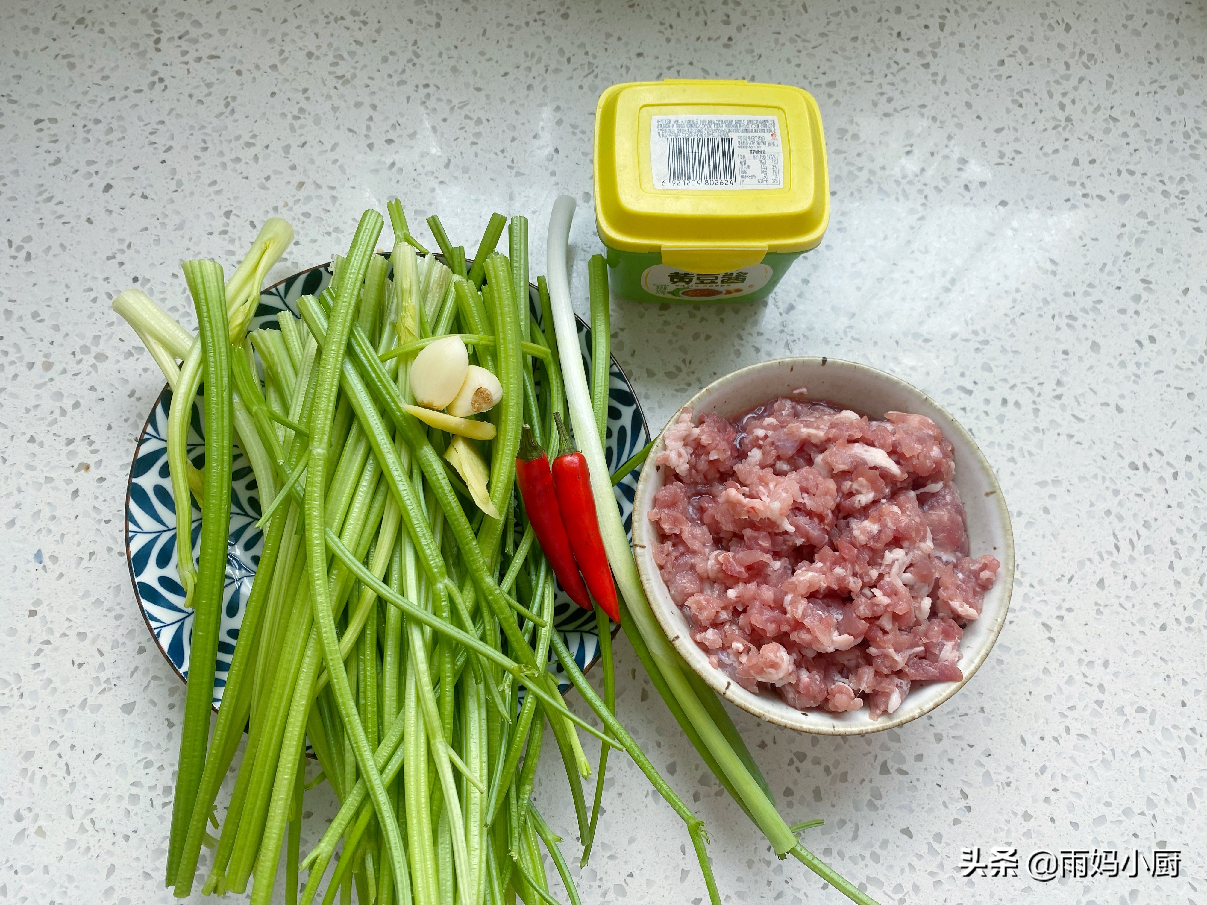 芹菜炒肉渣怎么做不出水,芹菜炒肉渣的做法步骤图