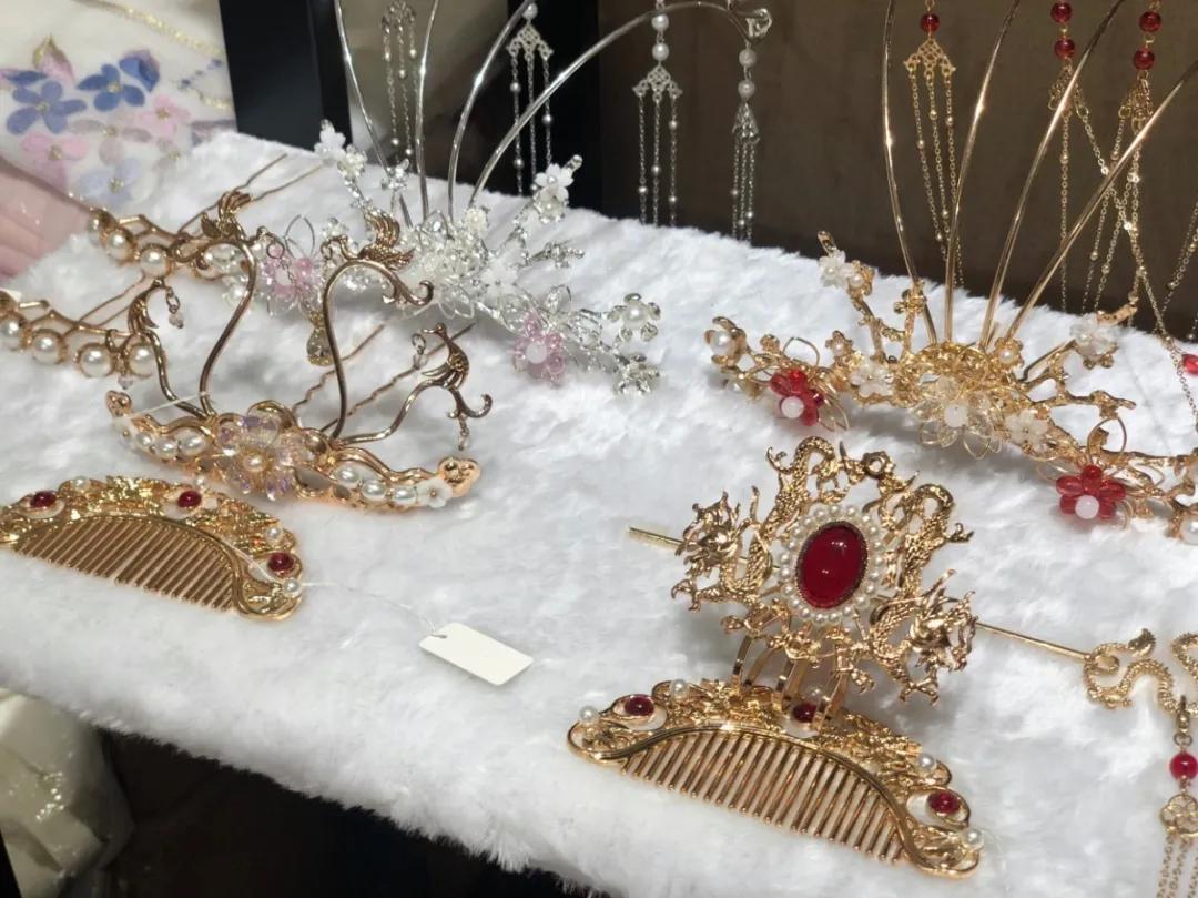 哪个城市有汉服和洛丽塔实体店,西安汉服实体店汉服体验