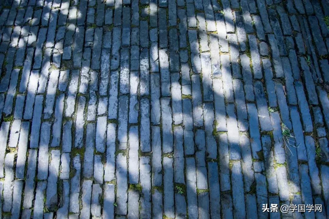 令人惊艳的十首古诗,100首顶级绝美古诗词名句及解释