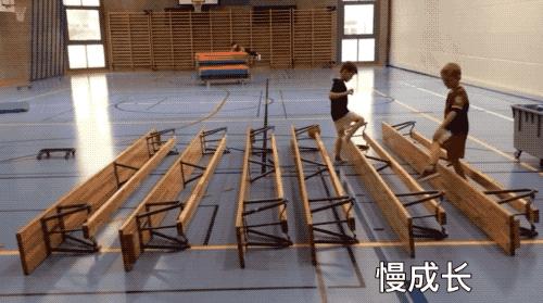 带着孩子可以在家做的运动,在家和孩子一起做的运动