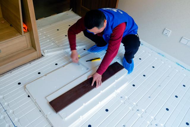 常规地暖不适合铺装的情况云墨绿能石墨烯地暖一招搞定