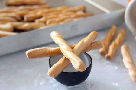 儿童出牙期可以吃米糊吗,宝宝长牙齿吃什么米糊