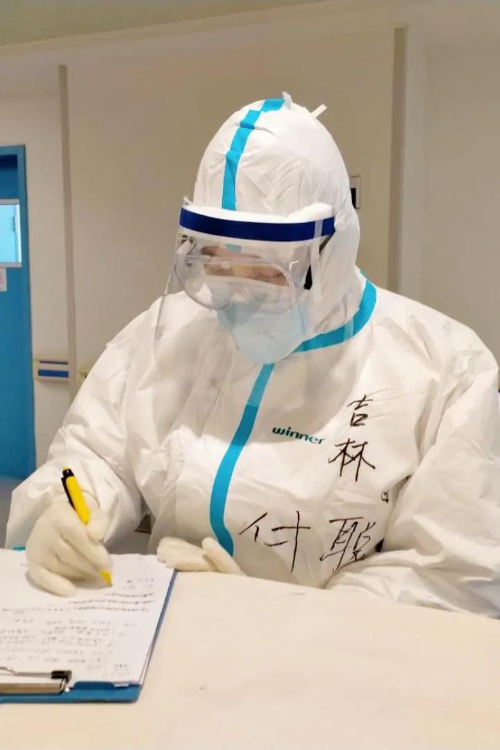 致敬2020每一个逆行的背影,回顾2019年消防员最美逆行背影