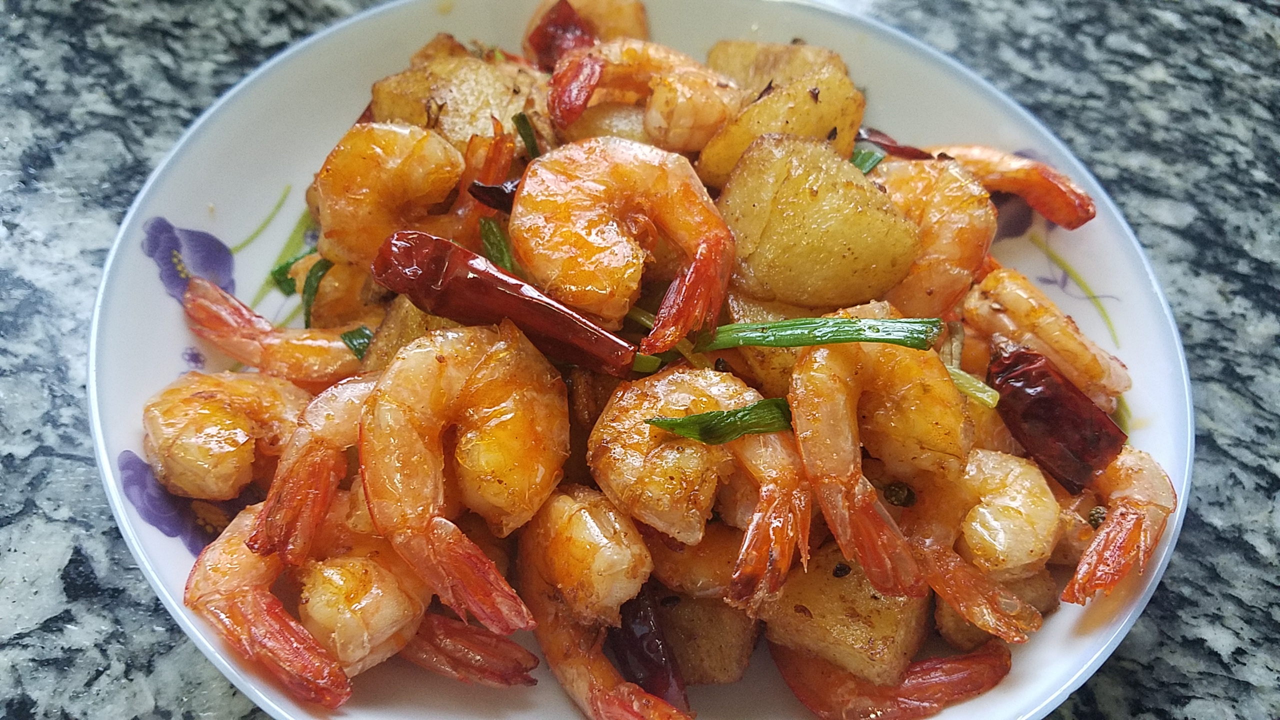 椒盐土豆虾的正确做法,椒盐土豆最好吃的做法家常