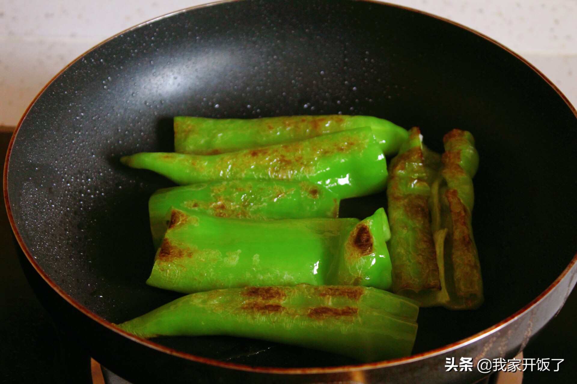 擂辣椒皮蛋入味,擂辣椒皮蛋拌饭辣不辣