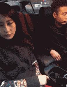 搞笑gif永远不要相信任何人,朋友圈gif背景搞笑