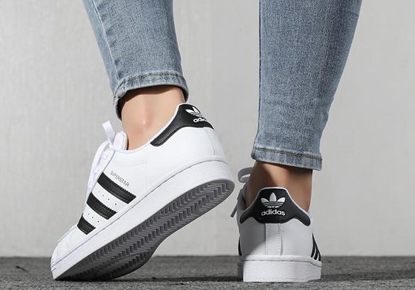 adidas 三叶草小白鞋 (adidas三叶草小白鞋20年价格)