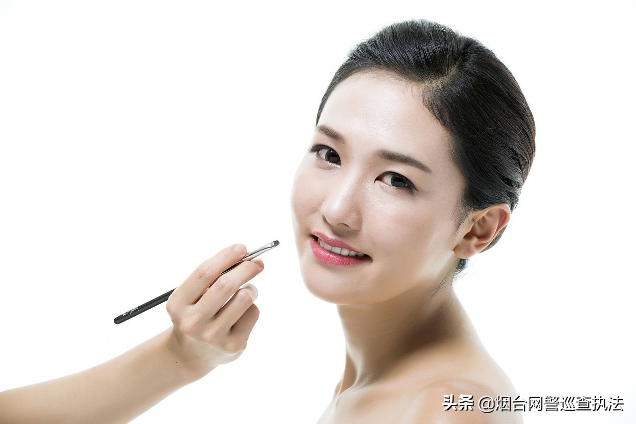 嘴唇干起皮是糖尿病吗,嘴唇干发紫血糖不高是什么原因