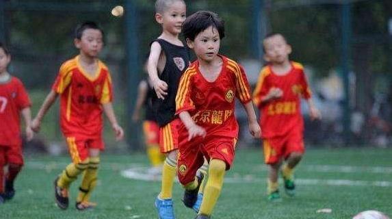 如何评价近几年中国男足的表现,中国男足反差大