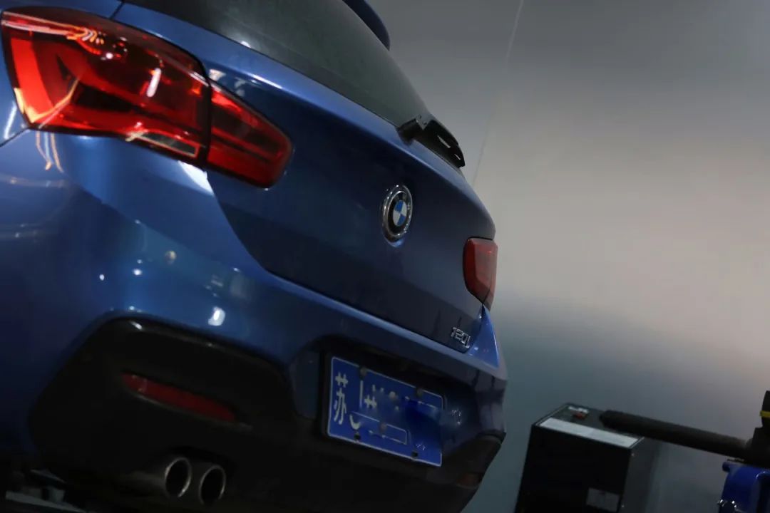 怪兽改造跑车视频,宝马f20120改装