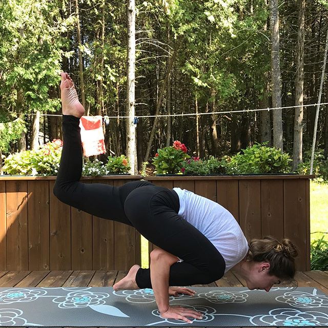 治疗失眠的五个瑜伽体式,睡前瑜伽10分钟改善失眠问题