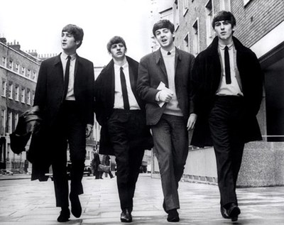 够大胆！花花“空身穿”香奈儿，配大金链子，不像暴发户是王子