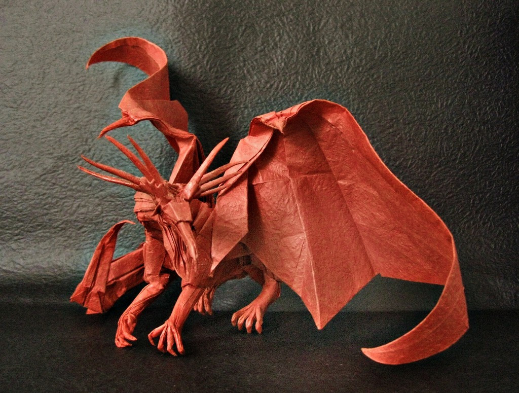 用正方形纸折出的立体中国龙,我们用一张纸做出立体龙