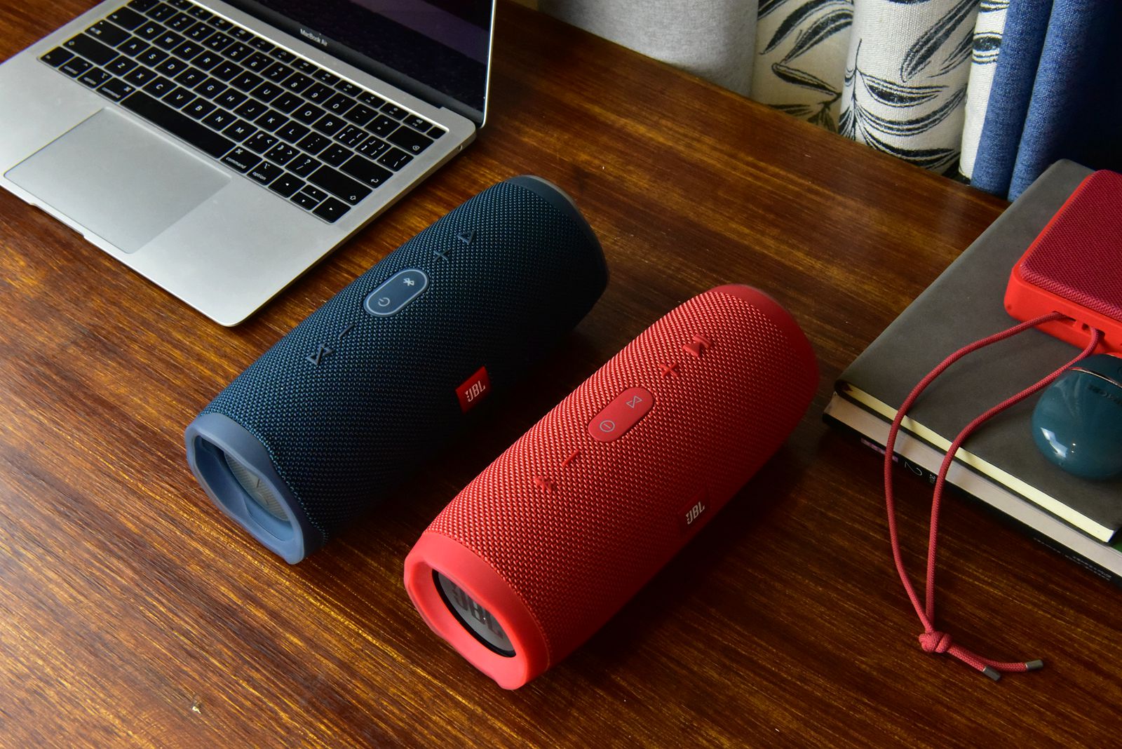 jbl冲击波4和冲击波5怎么选,jbl蓝牙音响低音为什么会这么强