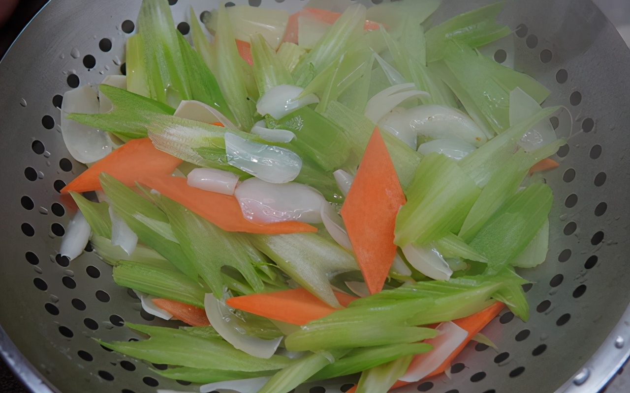 干百合做西芹百合要泡发吗,西芹炒百合百合为什么有点苦