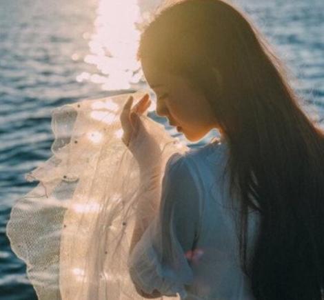 男人喜欢白玫瑰还是红玫瑰,男人心中的红玫瑰与白玫瑰