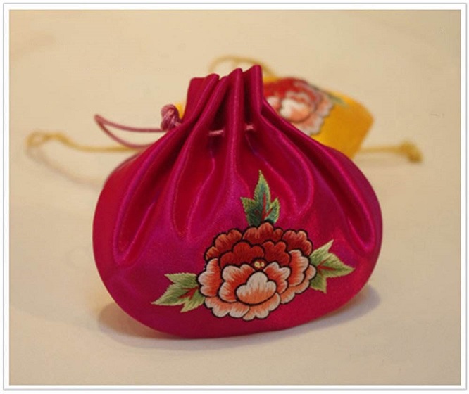 一尺方绢绣尽女子才思，千年女红——荷包