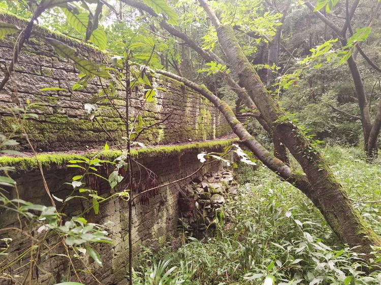 黔南第一山在什么地方,黔南第一山在哪里