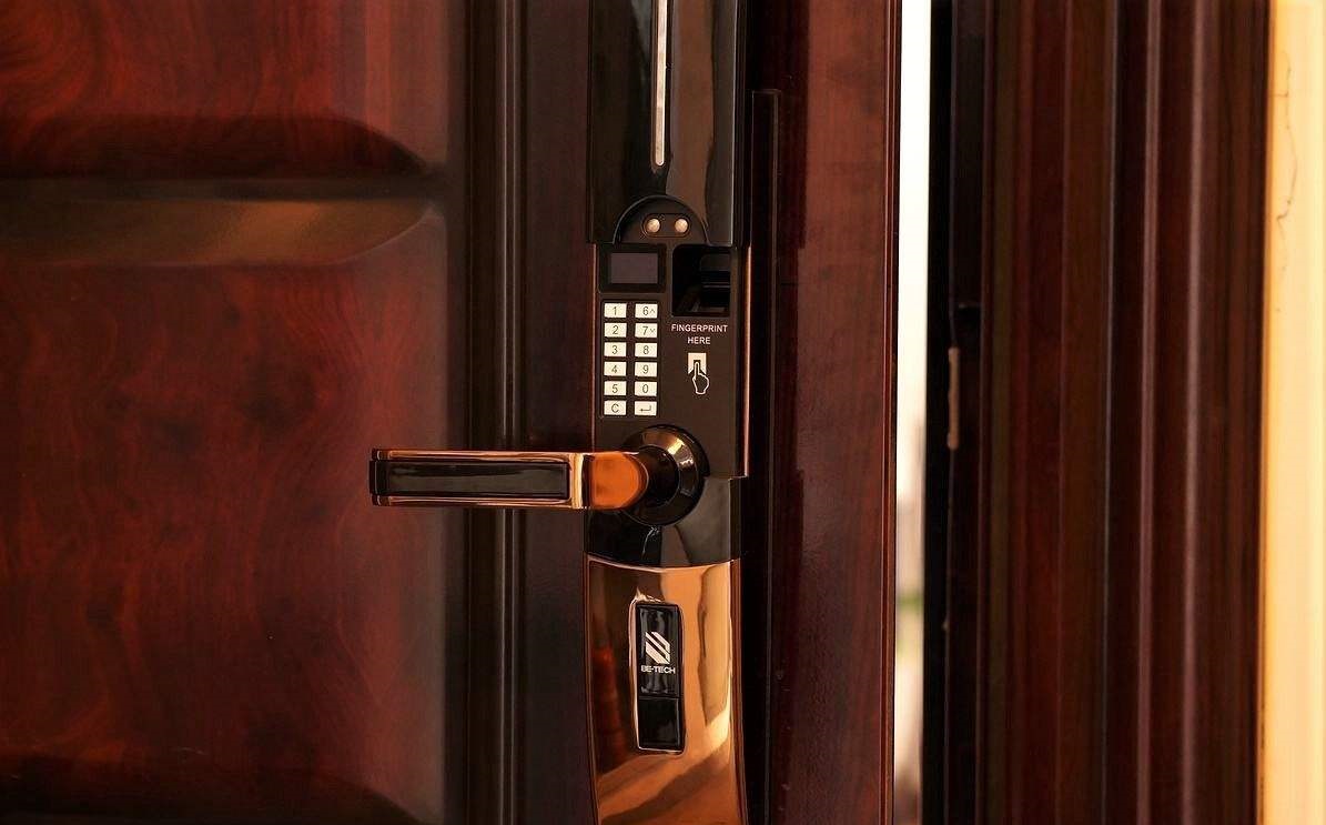 网上卖2680的指纹锁免费送,指纹锁卖贵了怎么办