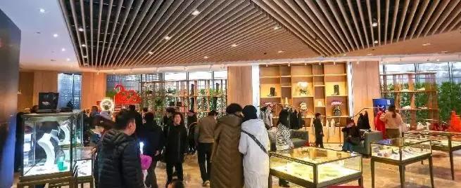 爽到家!买买买!今天,济南又一消费购物的打卡圣地开业啦!地上四层,总建筑面积约4500㎡