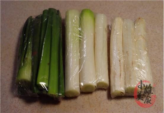 保存大葱最简单的方法,保存大葱时上面的干黄叶怎么办