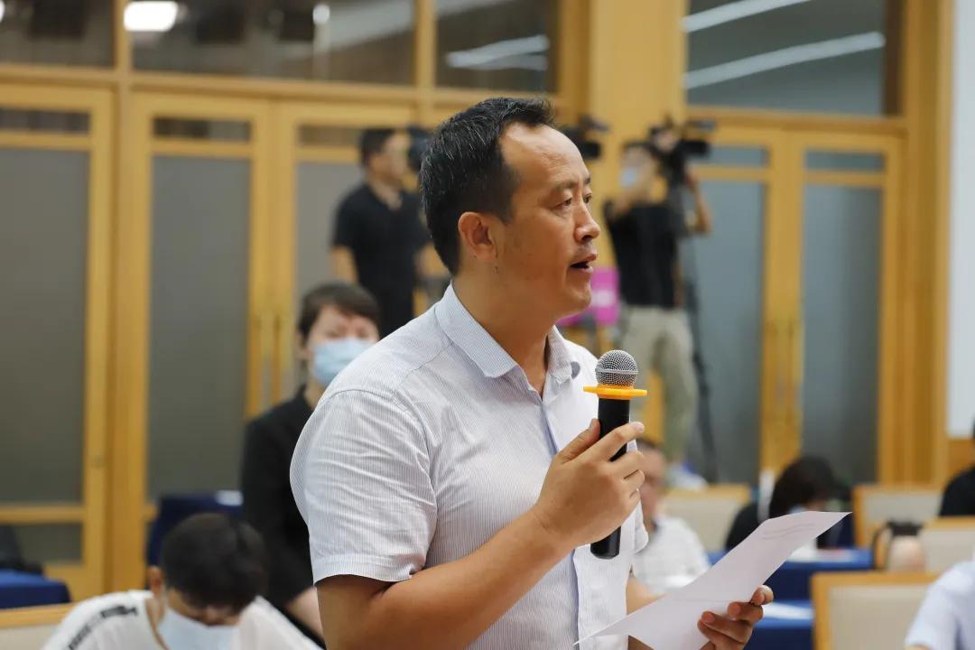 答记者问丨细分市场、持续创新、降本增效今年上半年，山东重工集团实现营业收入2128.4亿元，同比增长42.9%